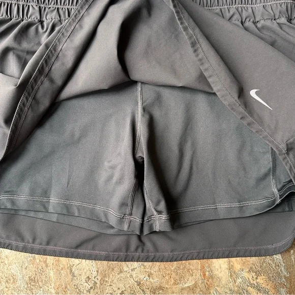 Nike One Ultra High-Waisted Skort Women's Size XL Black Skirt - Picture 2 of 13